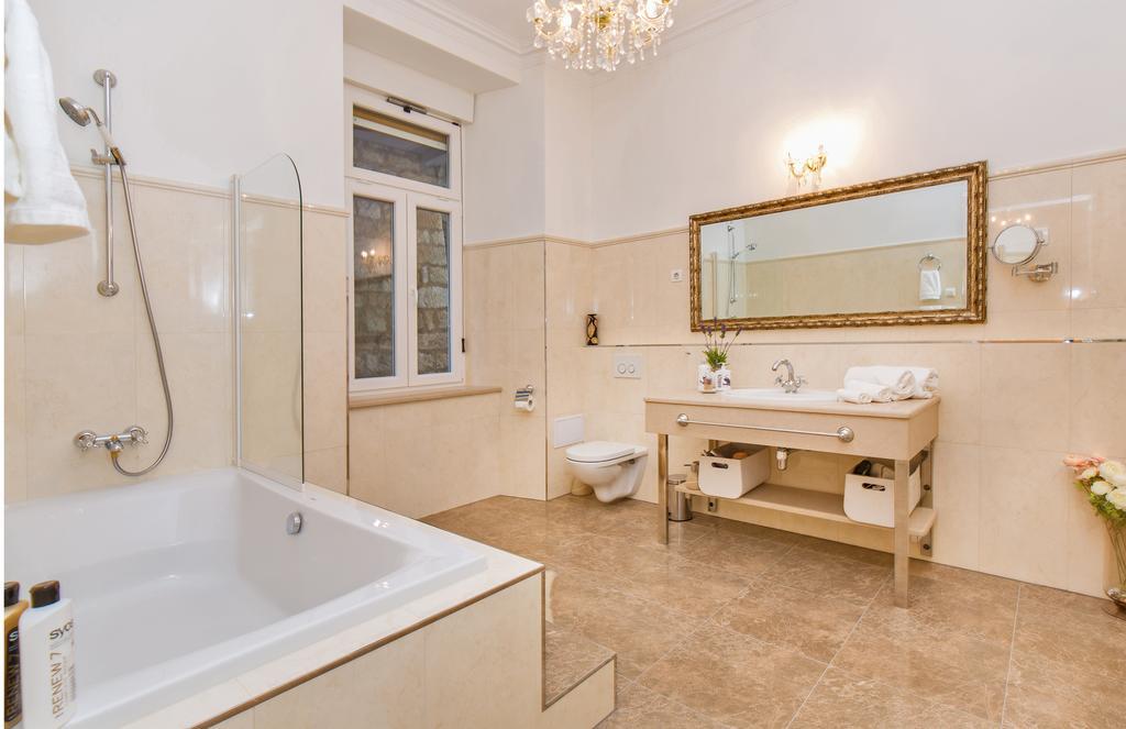 Luxury Seafront Apartment Banje Дубровник Экстерьер фото