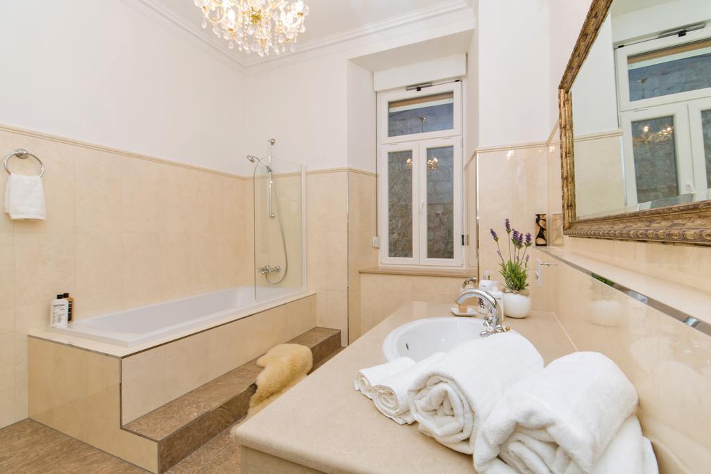Luxury Seafront Apartment Banje Дубровник Экстерьер фото